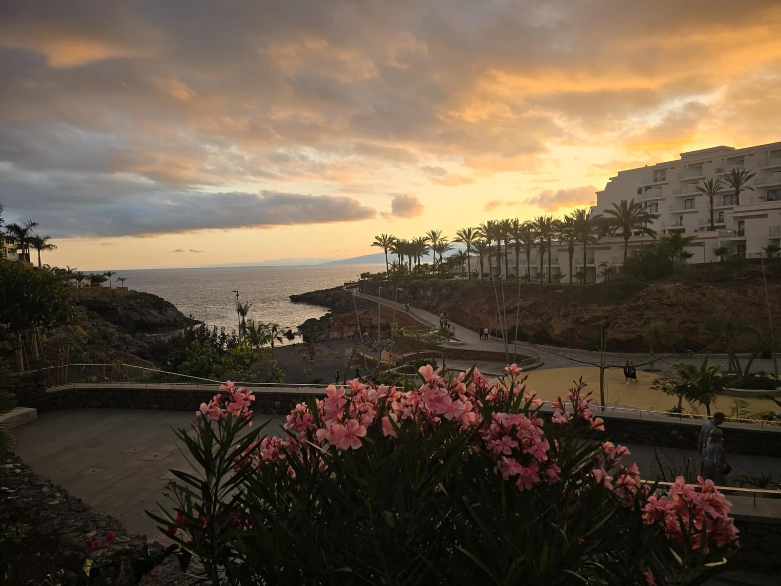 Apartment for sale in Playa Paraiso with pool - € 215,000 (Ref: 9702403)