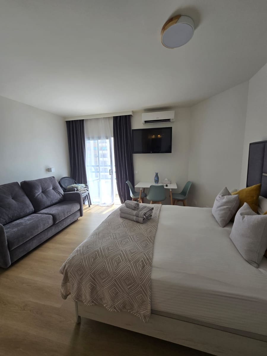 Apartment for sale in Playa Paraiso with pool - € 215,000 (Ref: 9702403)