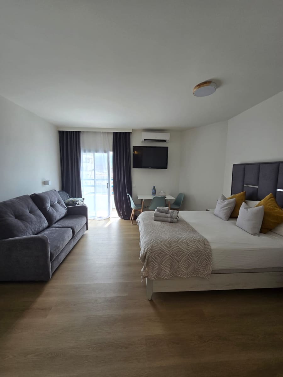 Apartment for sale in Playa Paraiso with pool - € 215,000 (Ref: 9702403)