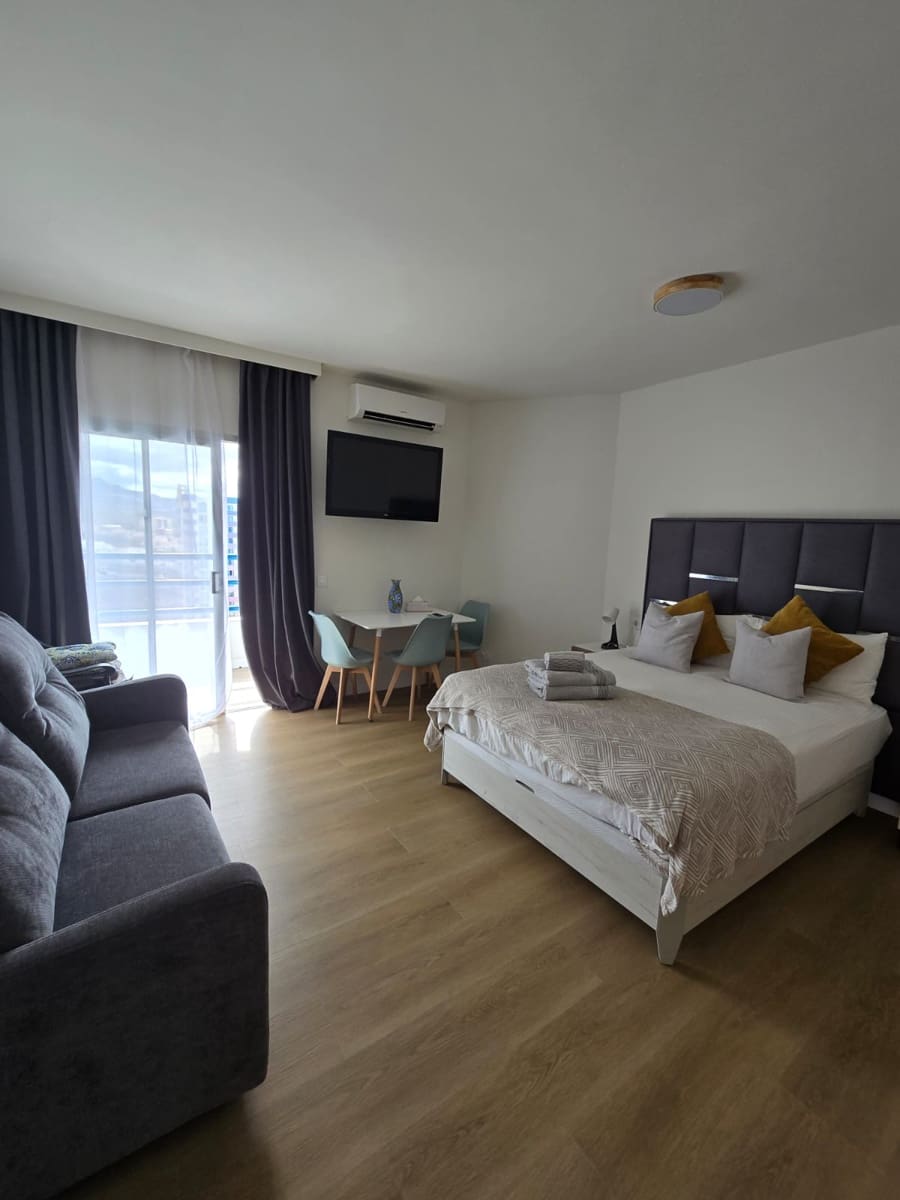 Apartment for sale in Playa Paraiso with pool - € 215,000 (Ref: 9702403)