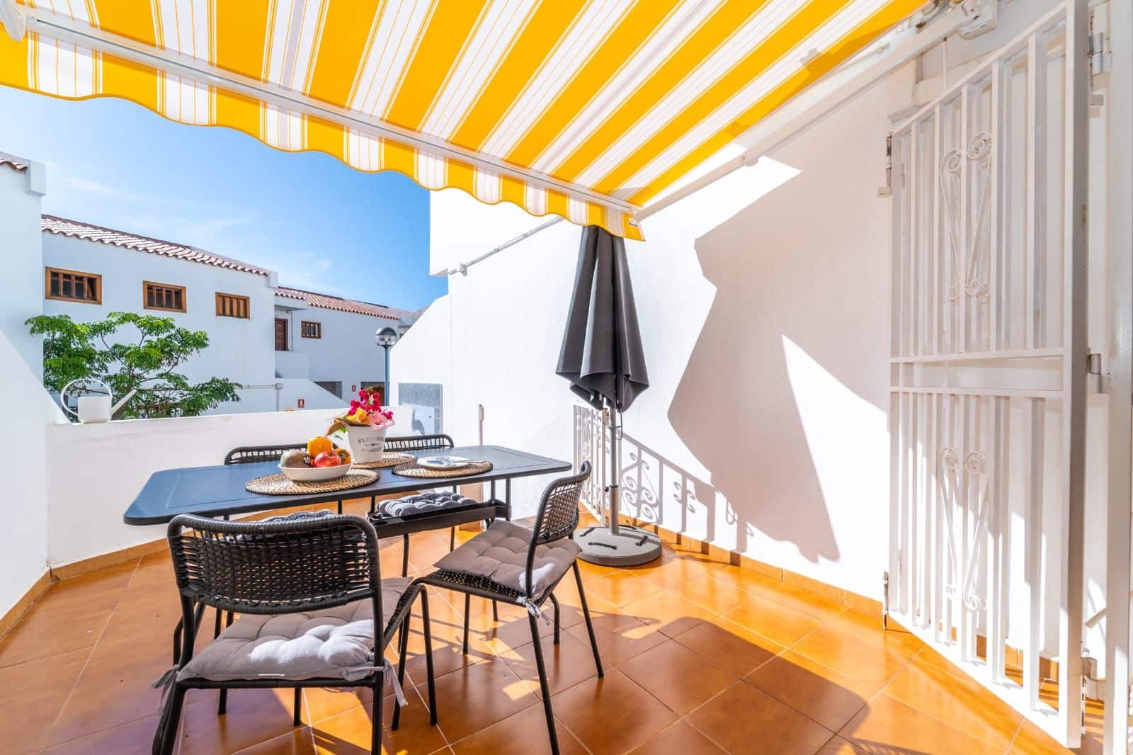 1 soverom Leilighet til salgs i Costa Adeje med svømmebasseng - € 220 000 (Ref: 9946815)