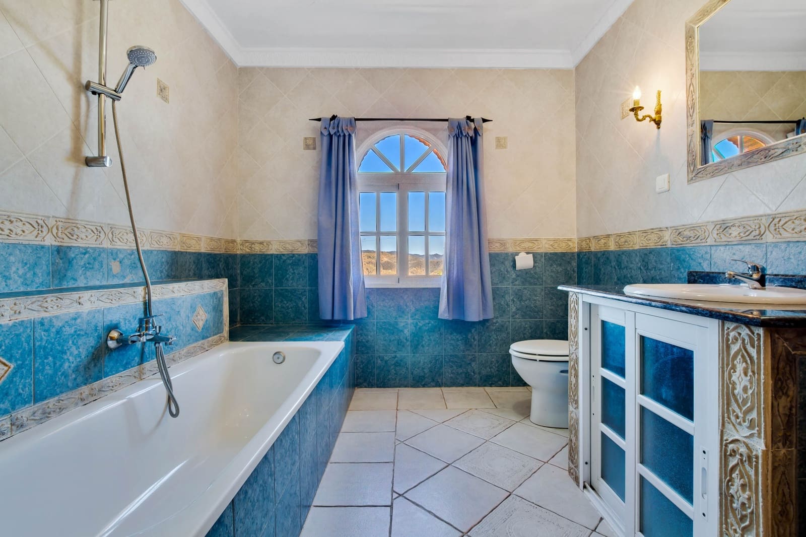 16 soveværelse Finca/Landehus til salg i Casabermeja med swimmingpool garage - € 1.100.000 (Ref: 9028334)