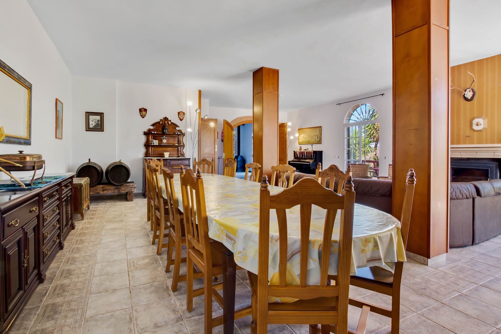 16 soveværelse Finca/Landehus til salg i Casabermeja med swimmingpool garage - € 1.100.000 (Ref: 9028334)