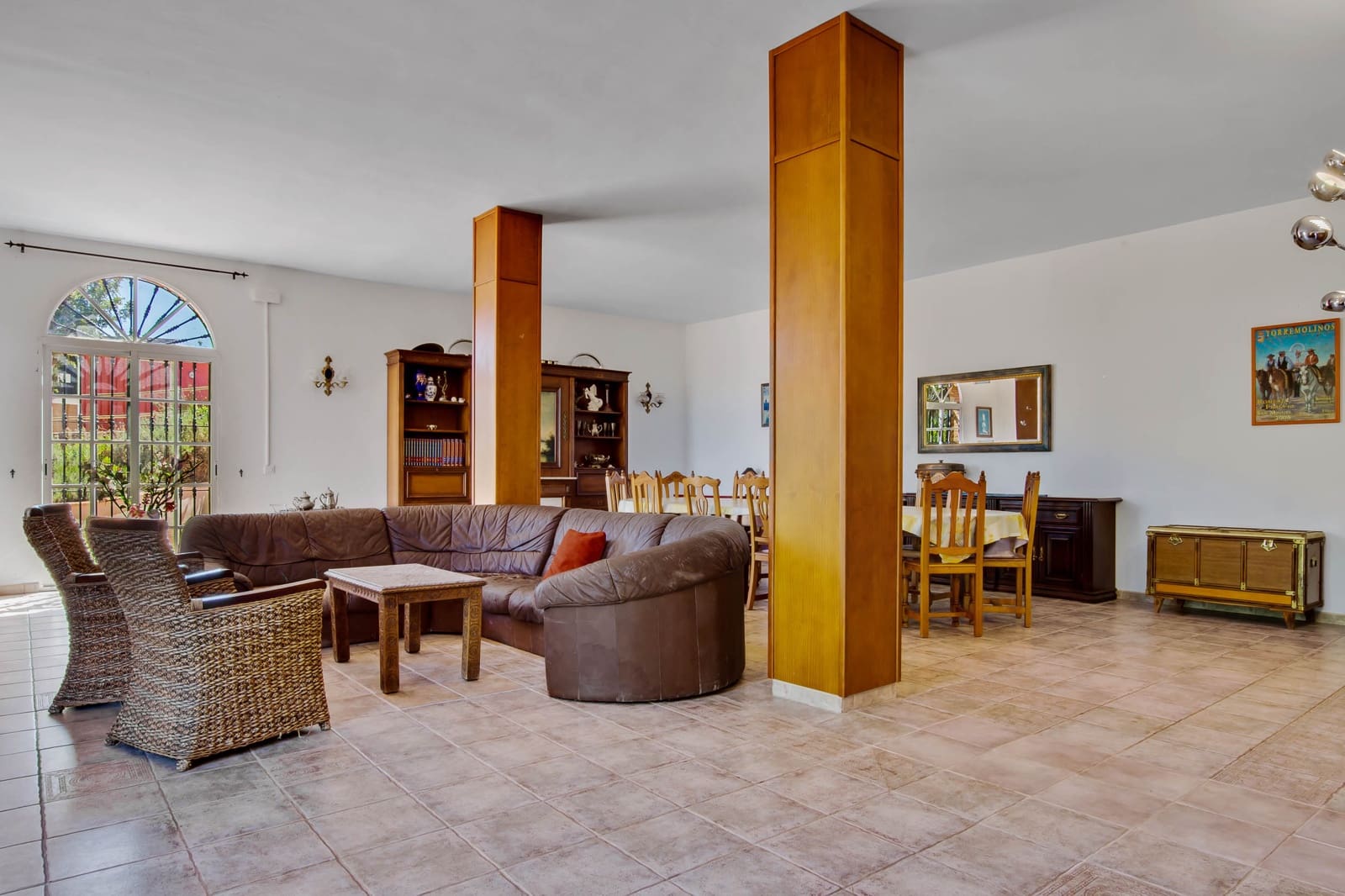 16 soveværelse Finca/Landehus til salg i Casabermeja med swimmingpool garage - € 1.100.000 (Ref: 9028334)