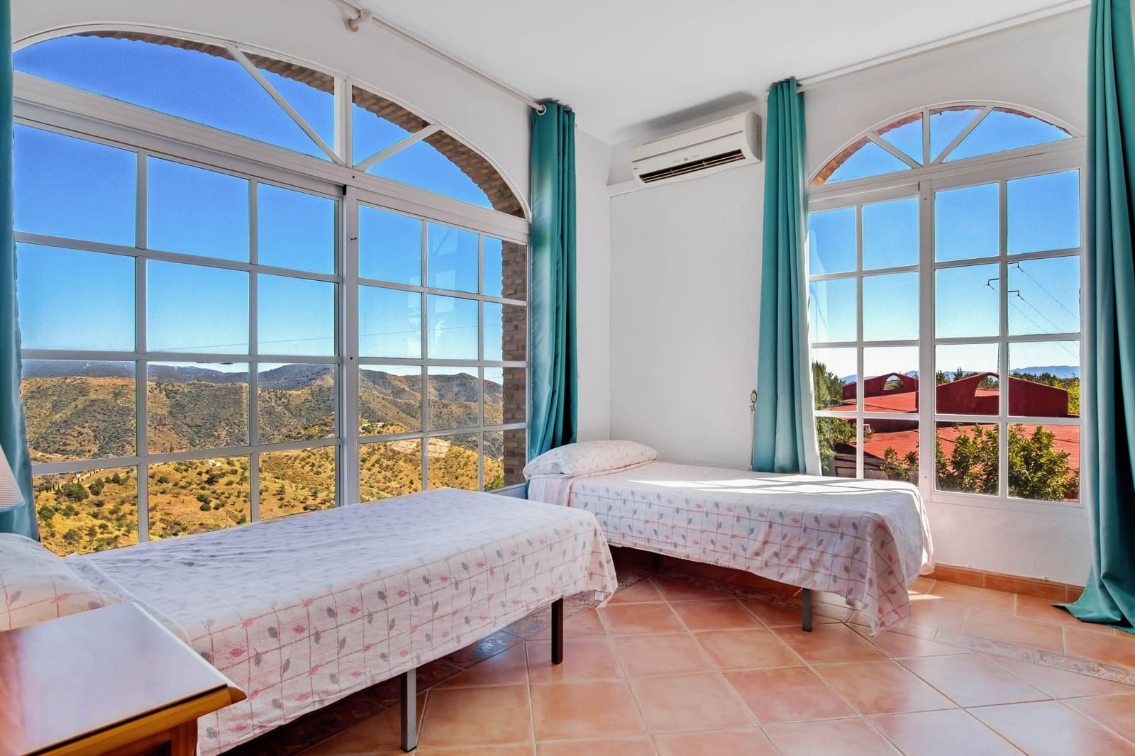 16 soveværelse Finca/Landehus til salg i Casabermeja med swimmingpool garage - € 1.100.000 (Ref: 9028334)