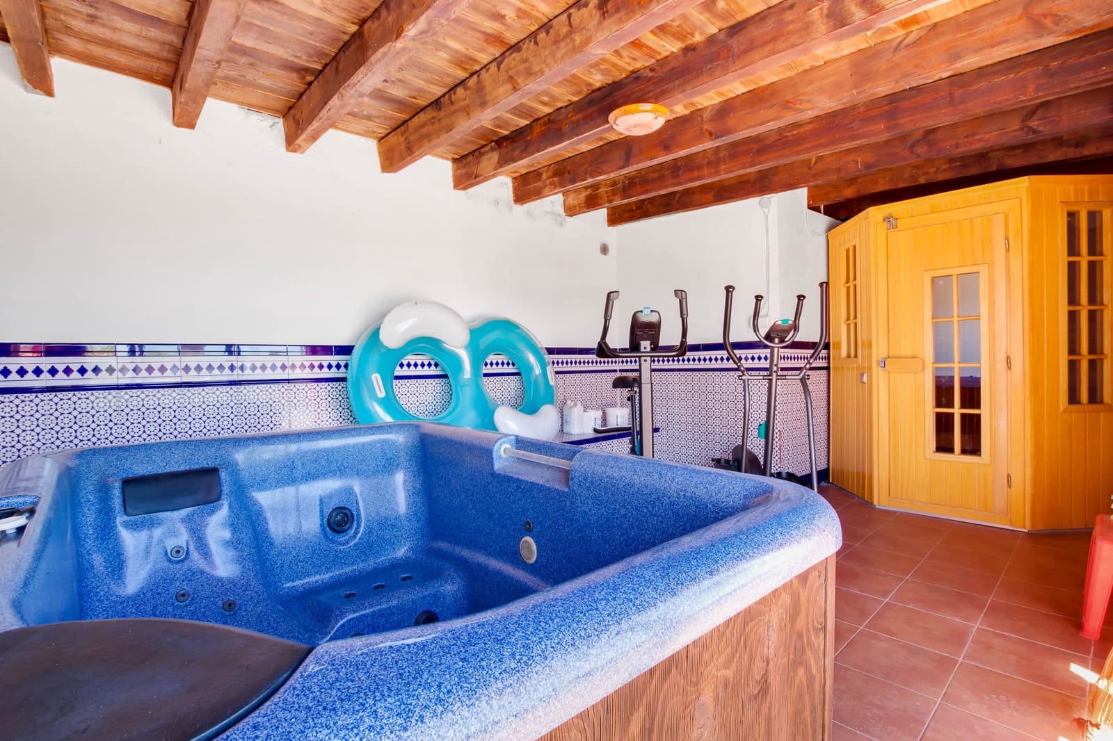 16 soveværelse Finca/Landehus til salg i Casabermeja med swimmingpool garage - € 1.100.000 (Ref: 9028334)