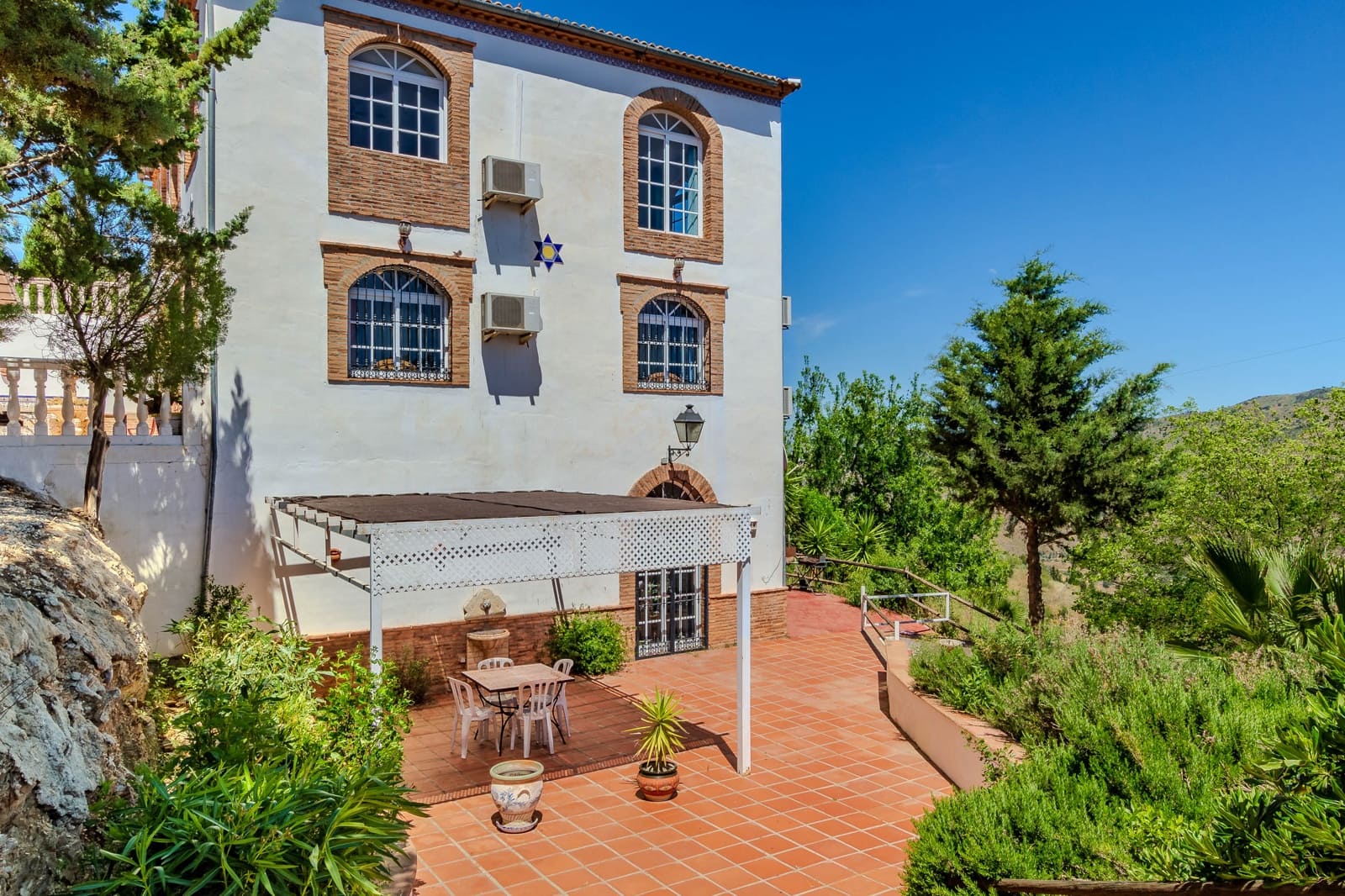 16 soveværelse Finca/Landehus til salg i Casabermeja med swimmingpool garage - € 1.100.000 (Ref: 9028334)