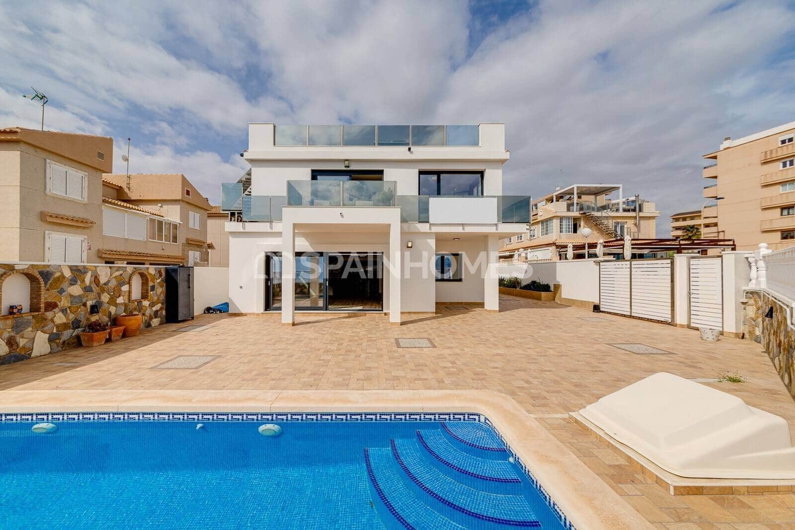 4 Zimmer Villa zu verkaufen in Torrevieja mit Pool - 990.000 € (Ref: 10034878)