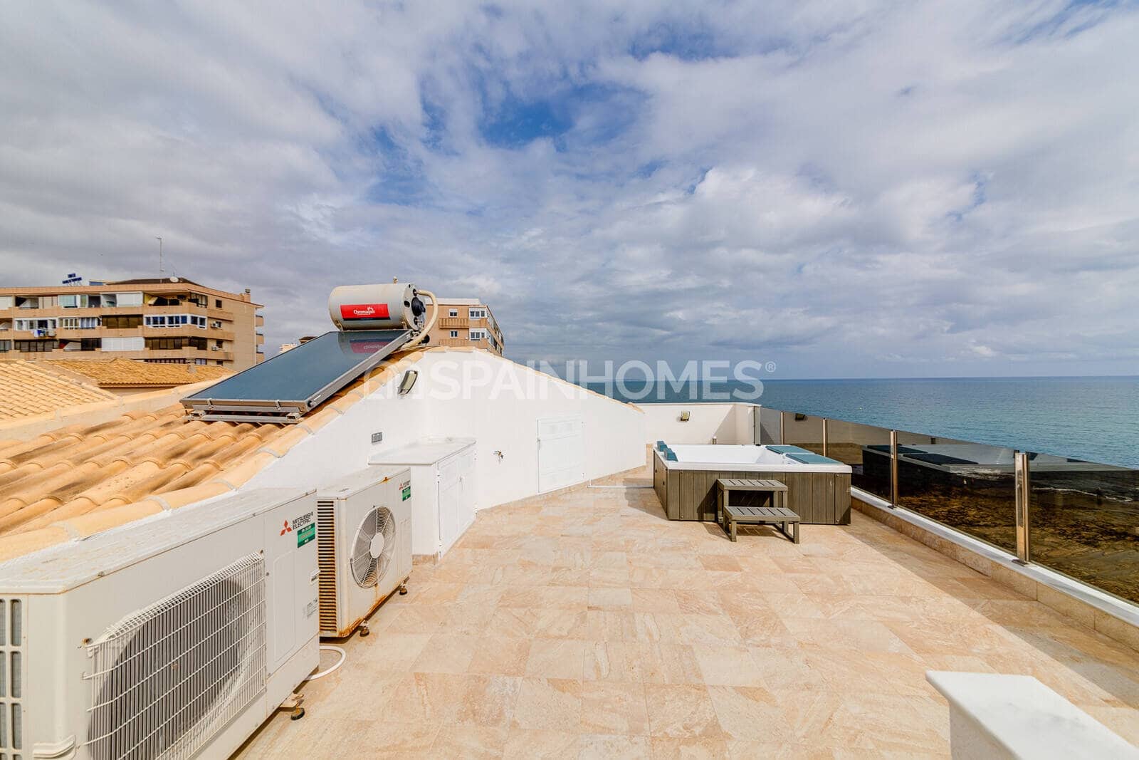4 Zimmer Villa zu verkaufen in Torrevieja mit Pool - 990.000 € (Ref: 10034878)