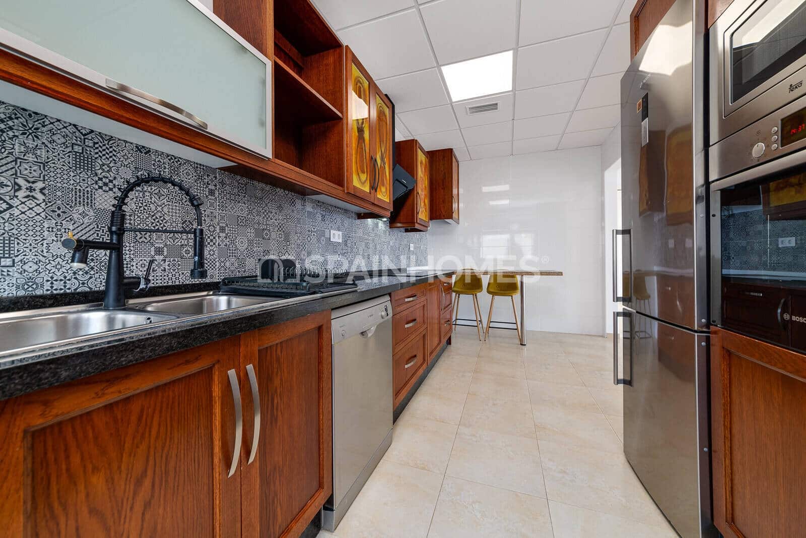 4 Zimmer Villa zu verkaufen in Torrevieja mit Pool - 990.000 € (Ref: 10034878)