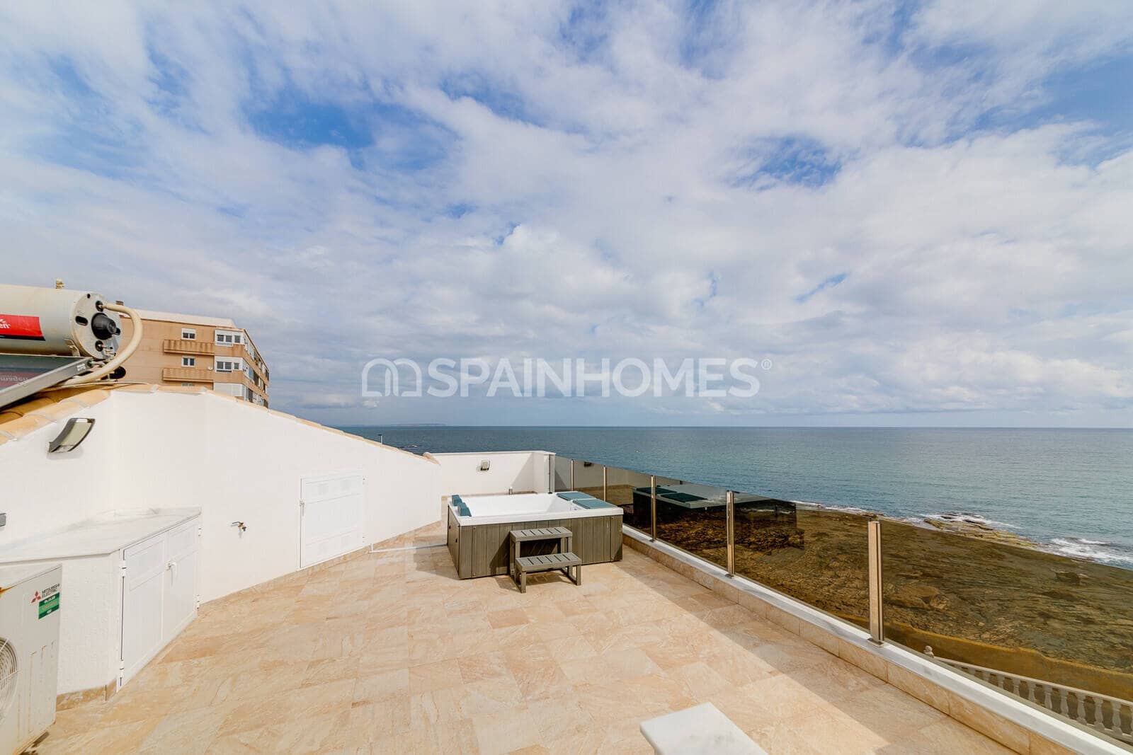 4 Zimmer Villa zu verkaufen in Torrevieja mit Pool - 990.000 € (Ref: 10034878)