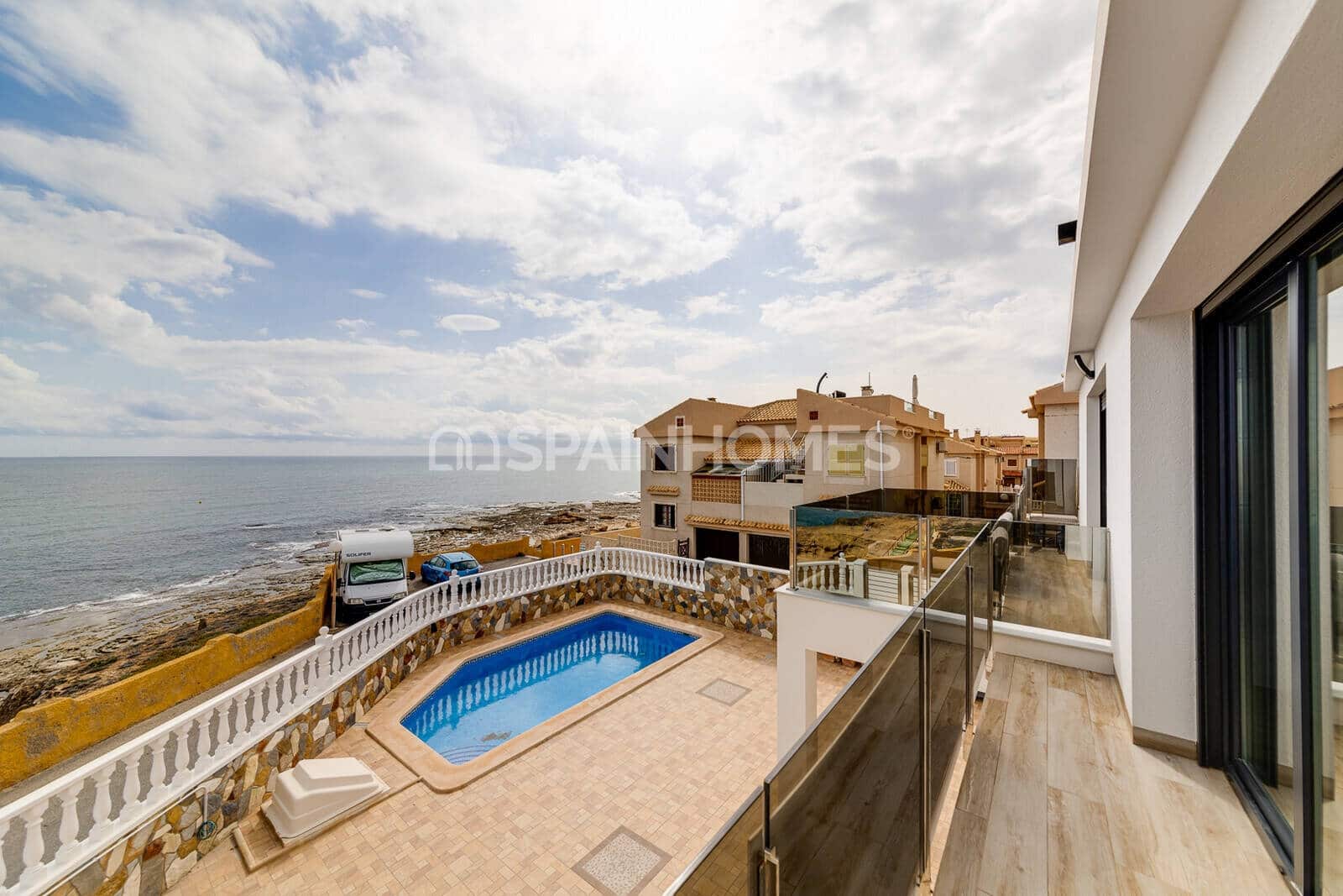 4 Zimmer Villa zu verkaufen in Torrevieja mit Pool - 990.000 € (Ref: 10034878)