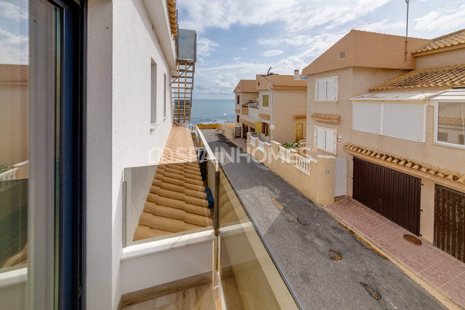 4 Zimmer Villa zu verkaufen in Torrevieja mit Pool - 990.000 € (Ref: 10034878)