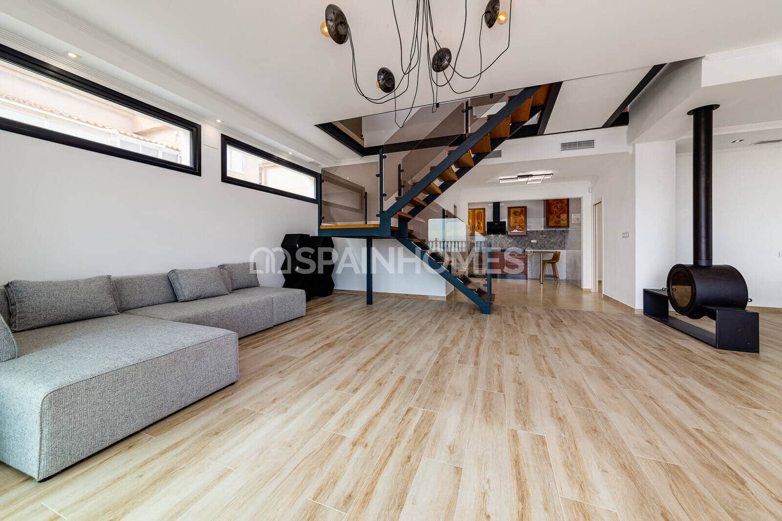 4 Zimmer Villa zu verkaufen in Torrevieja mit Pool - 990.000 € (Ref: 10034878)