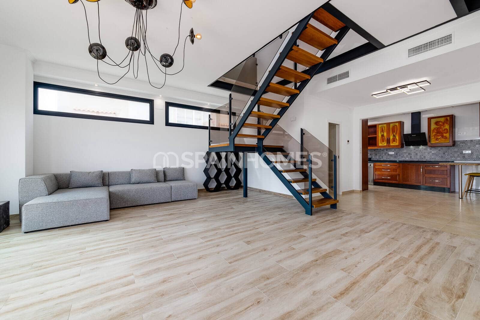 4 Zimmer Villa zu verkaufen in Torrevieja mit Pool - 990.000 € (Ref: 10034878)