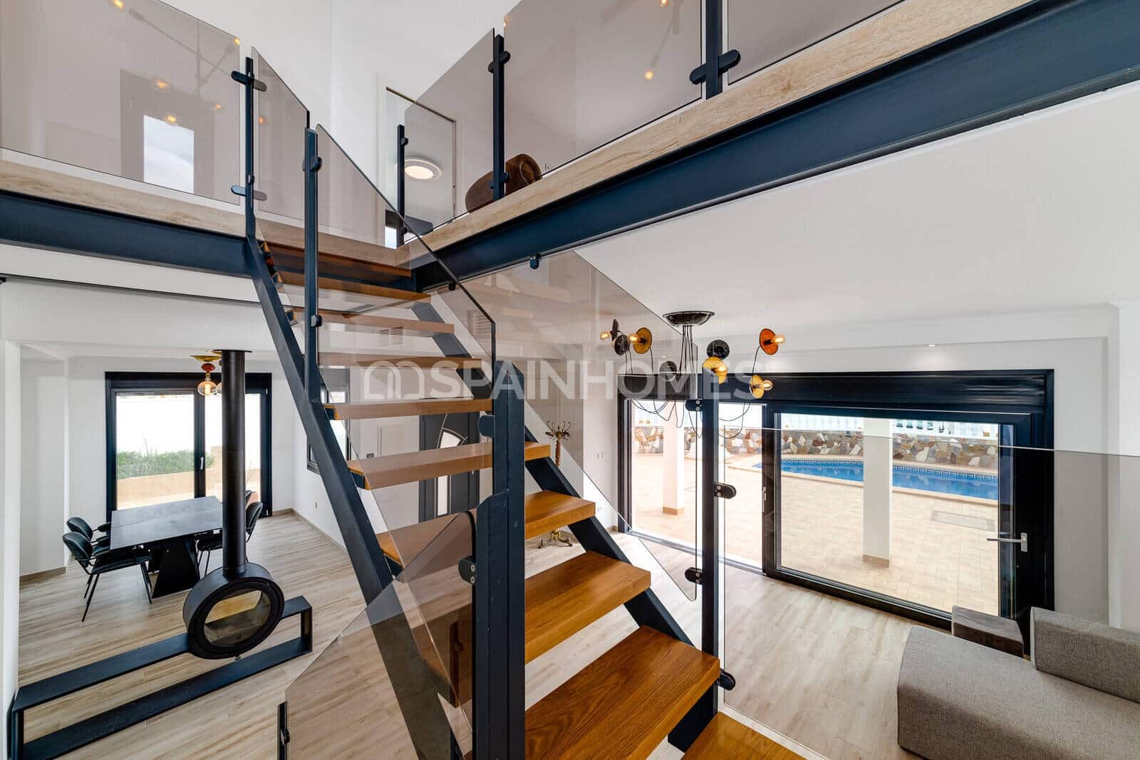 4 Zimmer Villa zu verkaufen in Torrevieja mit Pool - 990.000 € (Ref: 10034878)