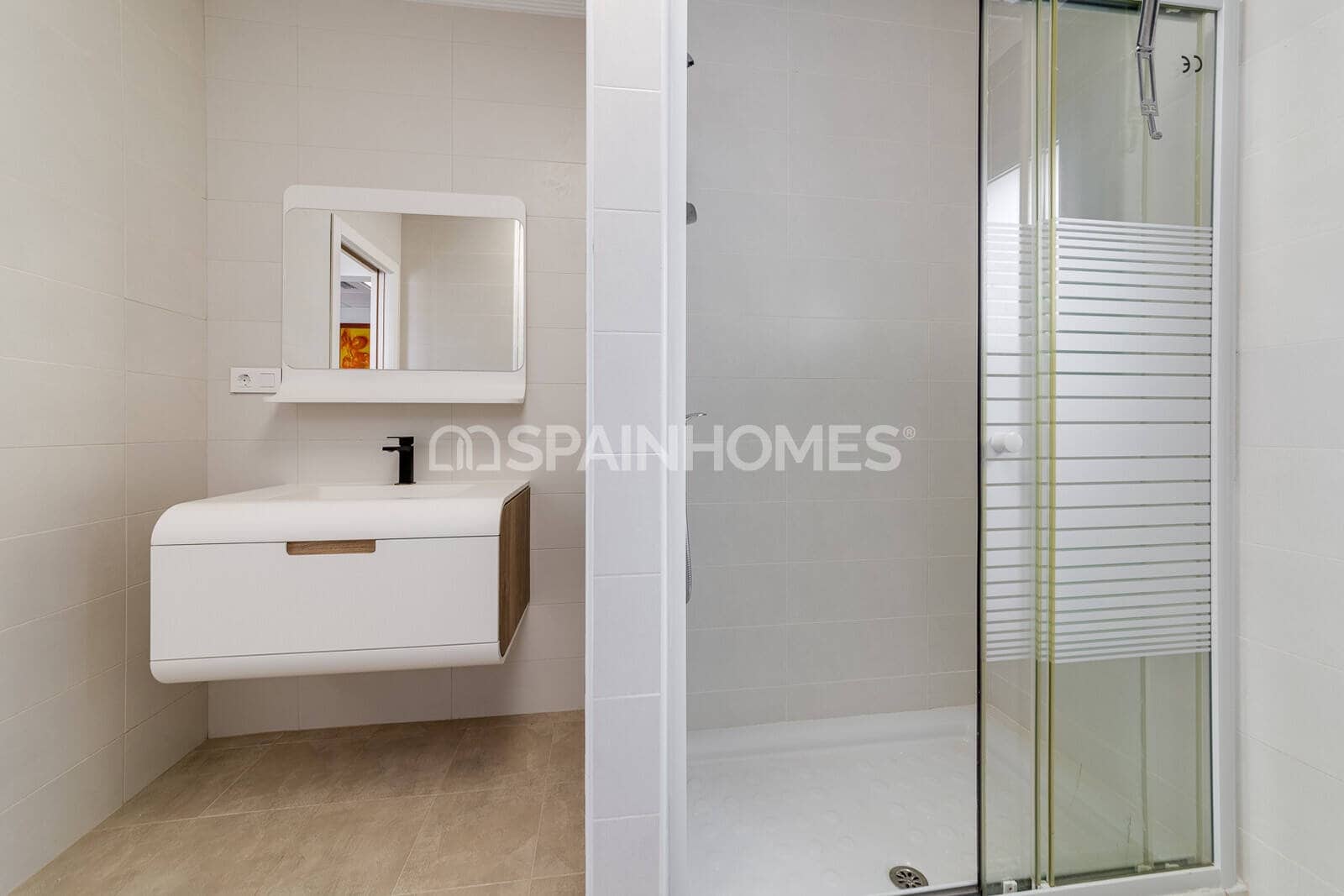 4 Zimmer Villa zu verkaufen in Torrevieja mit Pool - 990.000 € (Ref: 10034878)