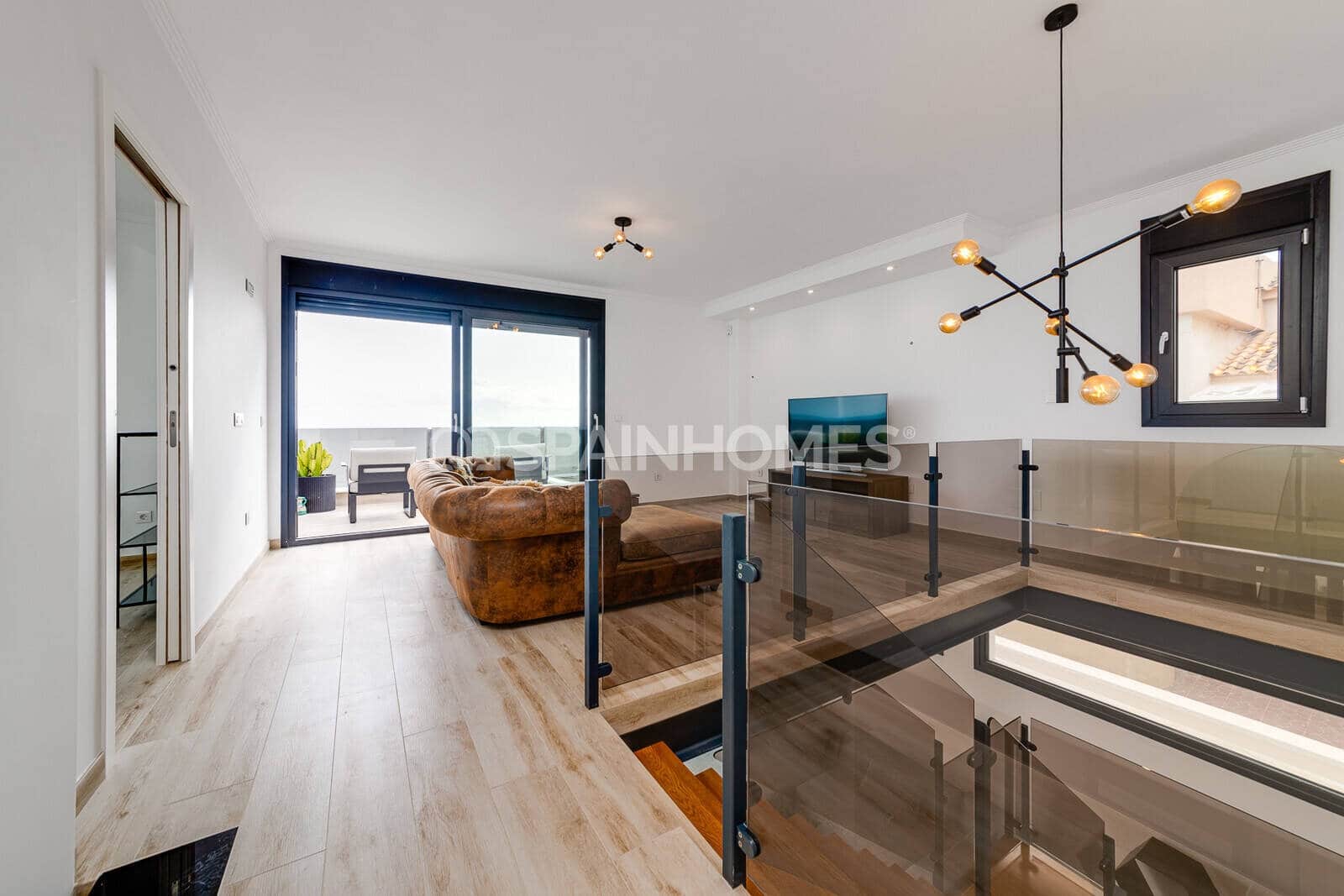 4 Zimmer Villa zu verkaufen in Torrevieja mit Pool - 990.000 € (Ref: 10034878)