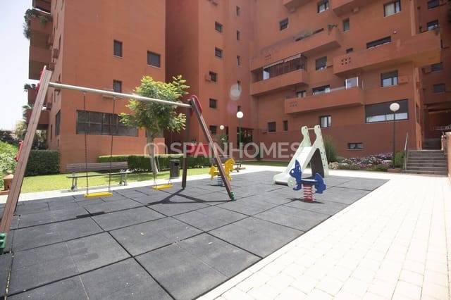 2 slaapkamer Flat te koop in Puerto de Estepona, Estepona met zwembad - € 450.000 (Ref: 10048719)
