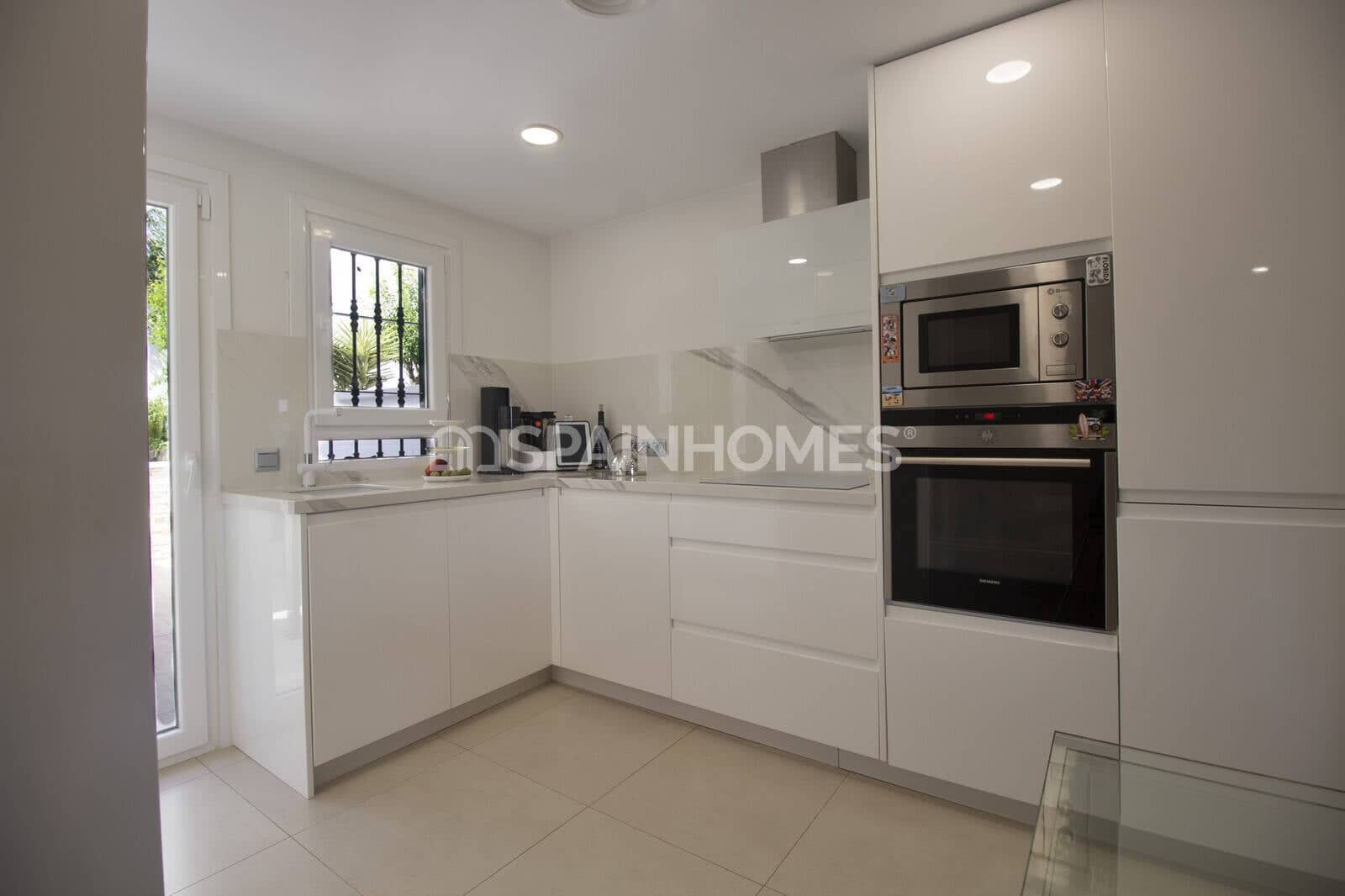 3 makuuhuone Huvila myytävänä paikassa Benalmadena mukana uima-altaan - 695 000 € (Ref: 10048723)
