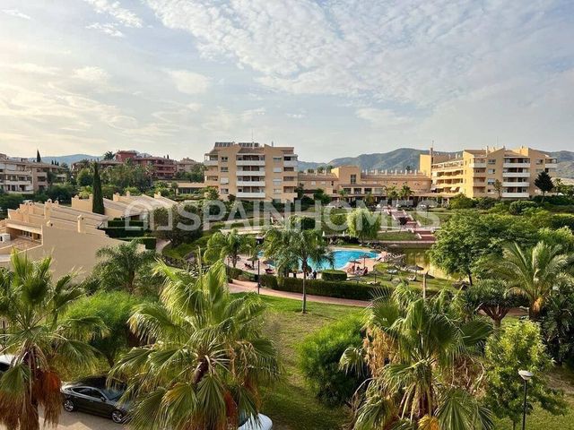 2 chambre Appartement à vendre à Alhaurín de la Torre avec piscine - 365 000 € (Ref: 10123412)