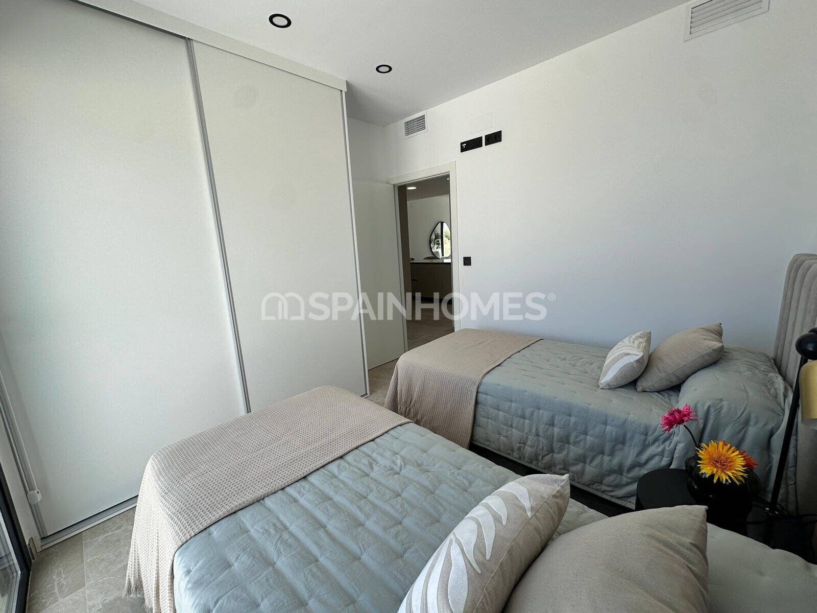 2 slaapkamer Flat te koop in Los Alcazares met zwembad - € 299.000 (Ref: 10176203)