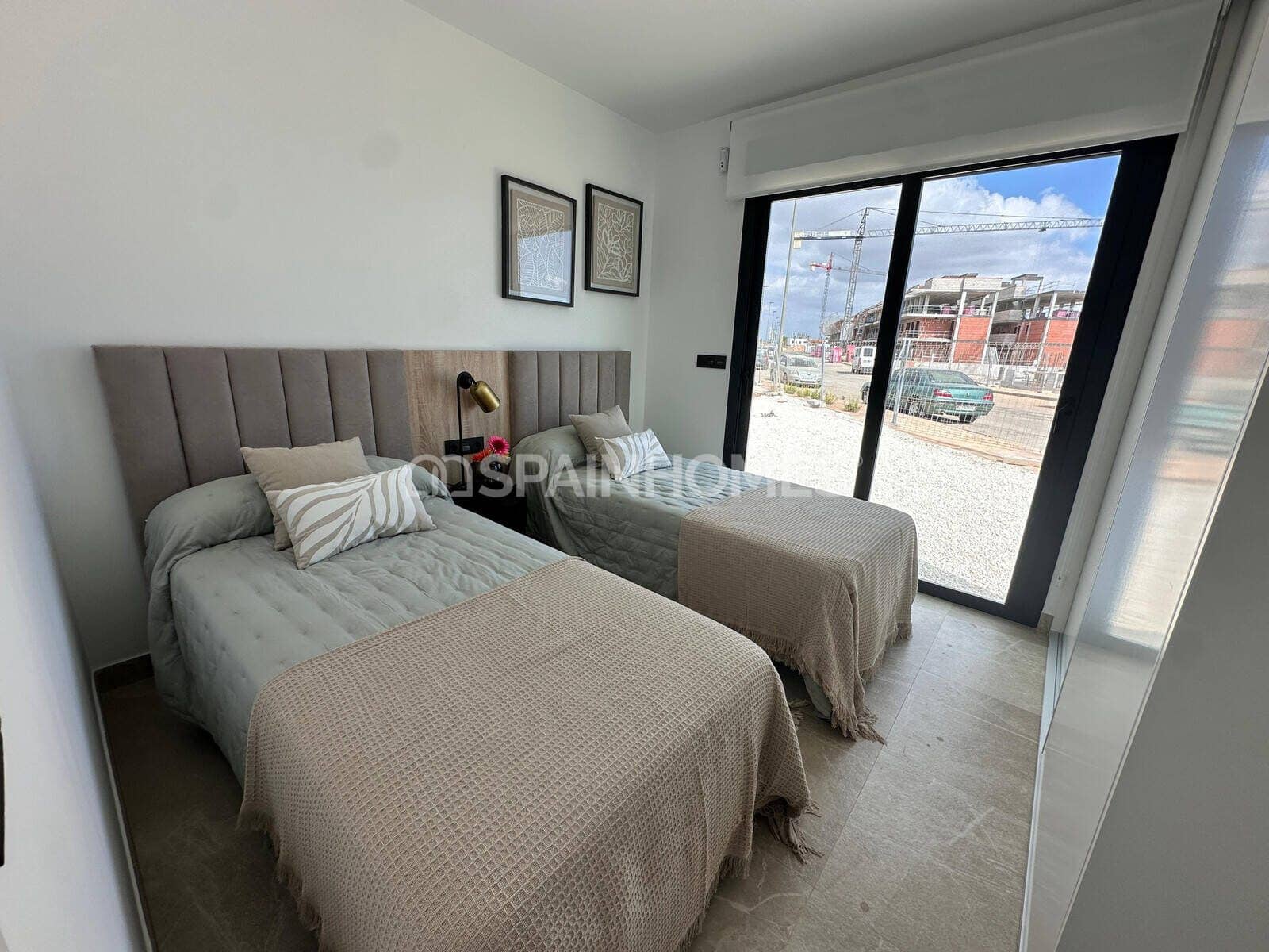 2 slaapkamer Flat te koop in Los Alcazares met zwembad - € 299.000 (Ref: 10176203)