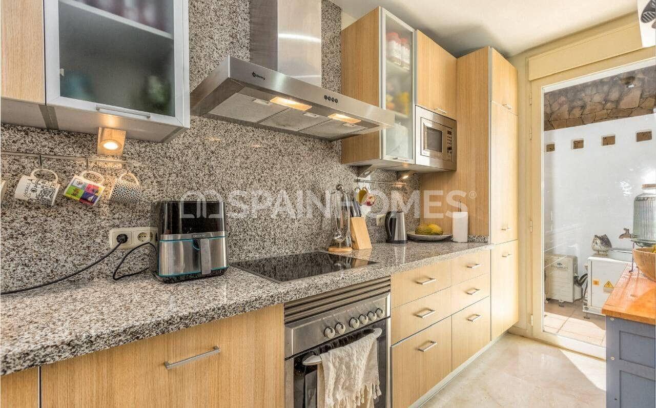 Chalet de 3 habitaciones en Calahonda en venta con piscina - 500.000 € (Ref: 10176207)