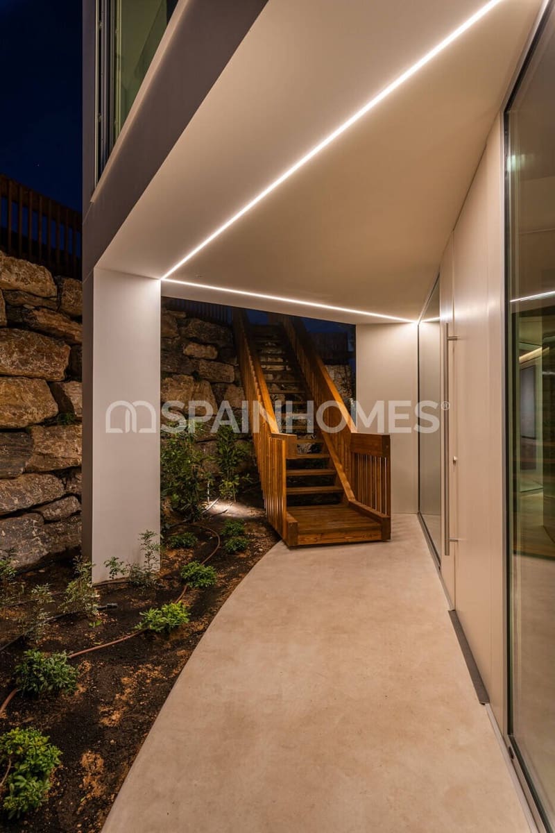 Chalet de 3 habitaciones en San Miguel de Salinas en venta con piscina - 2.365.000 € (Ref: 8964522)