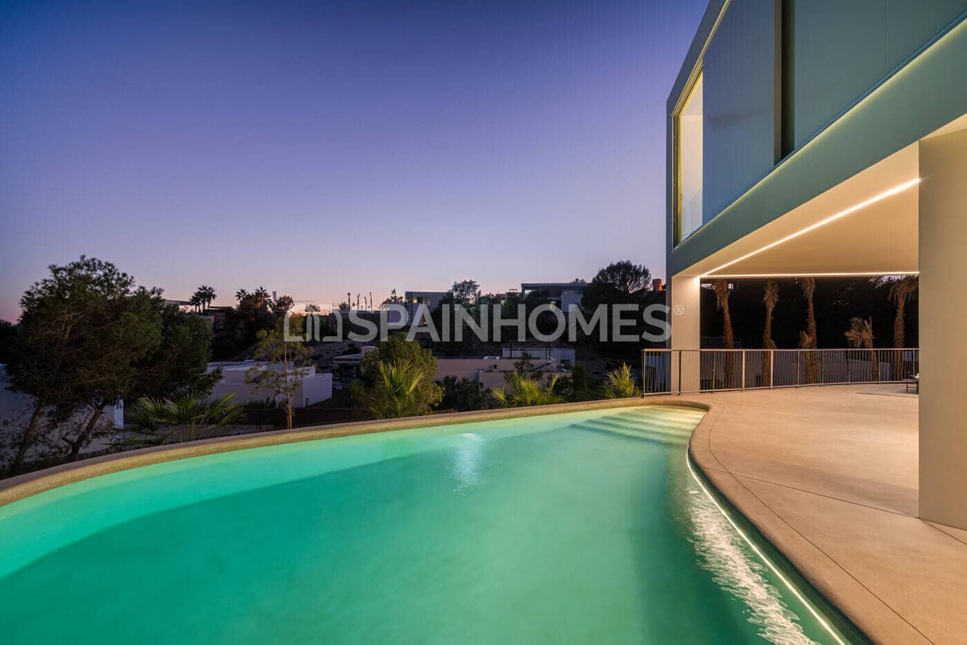 Chalet de 3 habitaciones en San Miguel de Salinas en venta con piscina - 2.365.000 € (Ref: 8964522)
