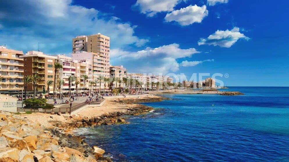 2 bedroom Flat for sale in Torrevieja with pool - € 339,000 (Ref: 8964528)
