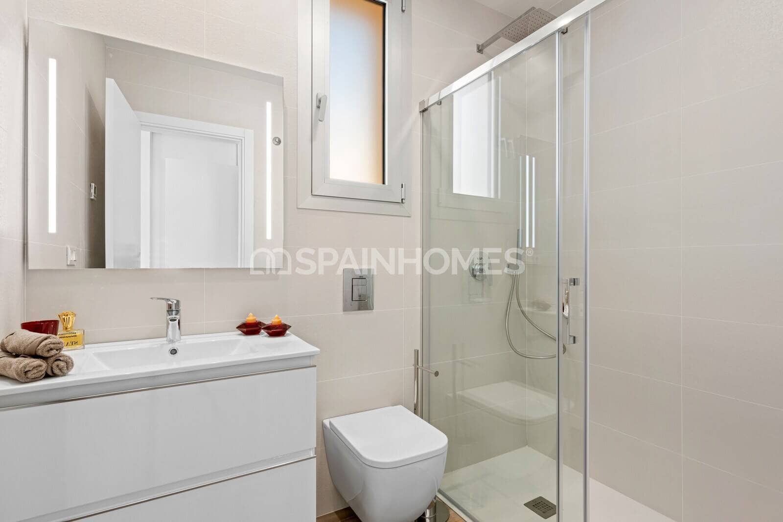 2 bedroom Flat for sale in Playa Flamenca with pool - € 425,000 (Ref: 8964534)