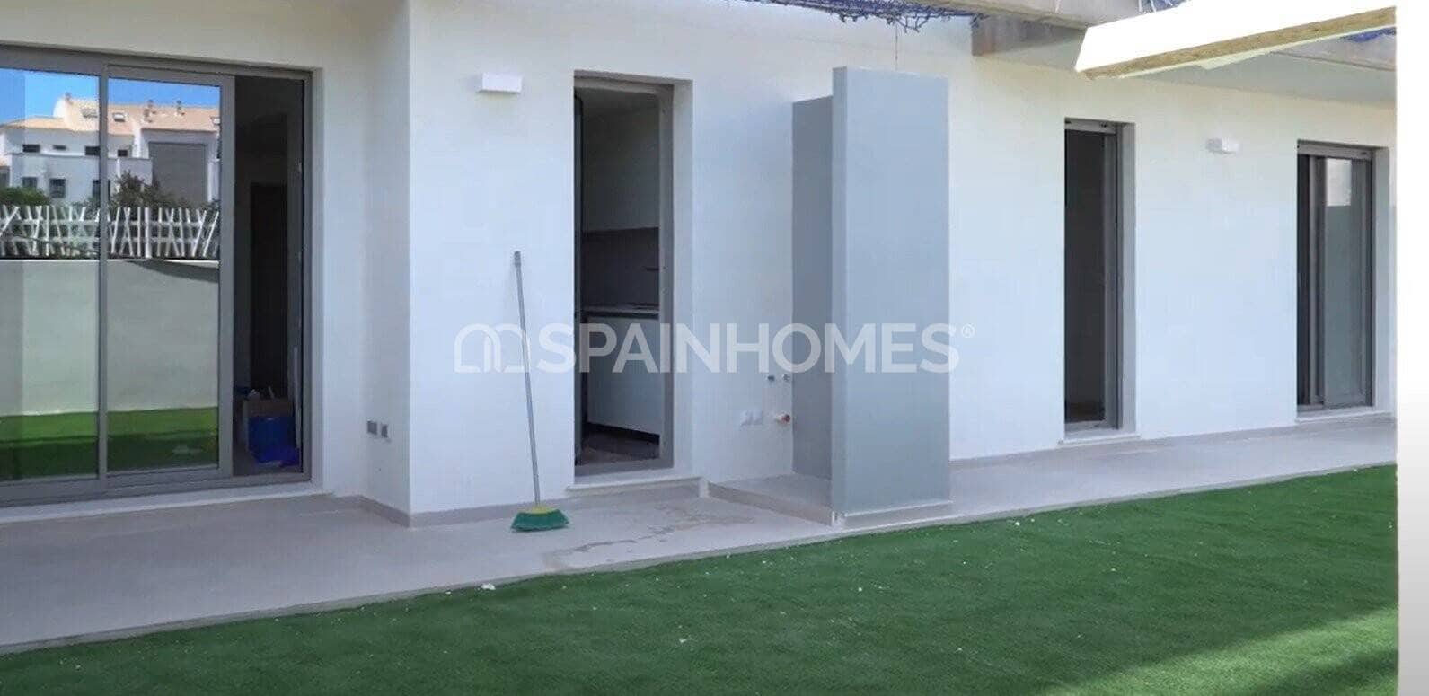 2 bedroom Flat for sale in Denia with pool - € 360,000 (Ref: 9484997)