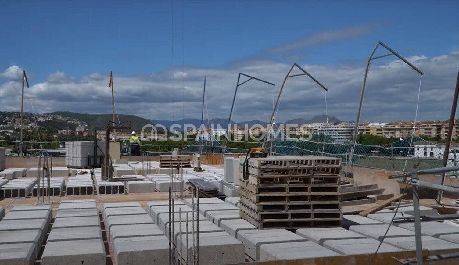 2 bedroom Flat for sale in Denia with pool - € 360,000 (Ref: 9484997)