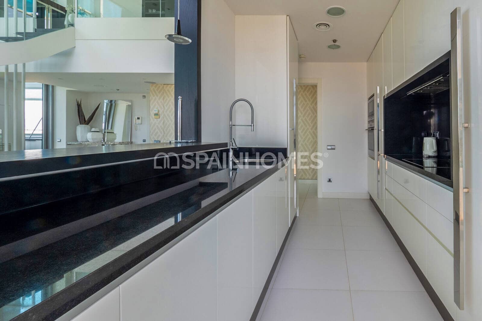 2 bedroom Flat for sale in Barcelona city with pool - € 1,850,000 (Ref: 9484999)