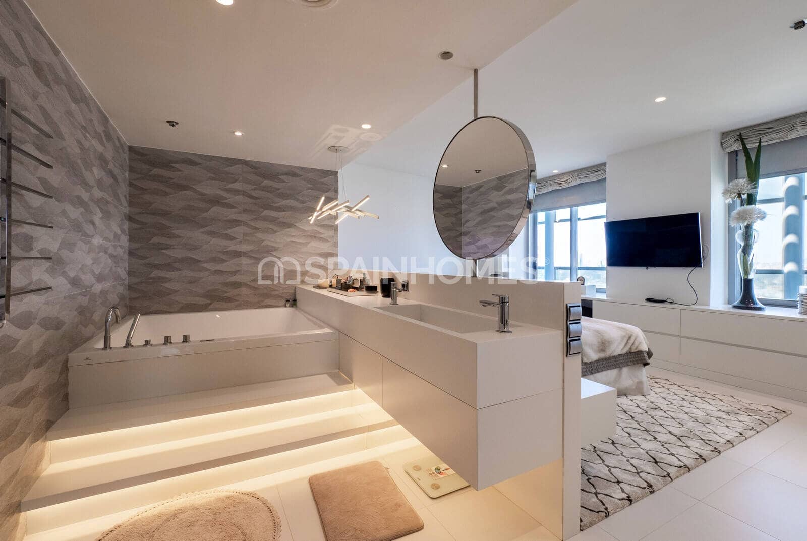 2 bedroom Flat for sale in Barcelona city with pool - € 1,850,000 (Ref: 9484999)