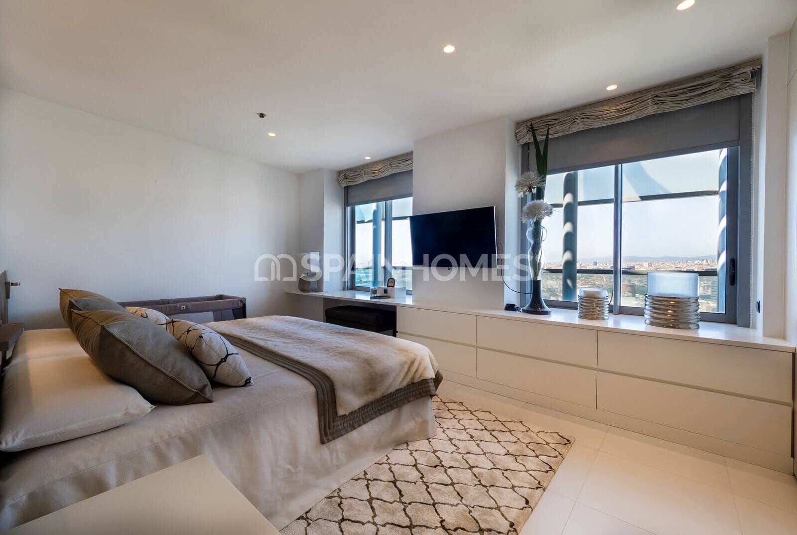 2 bedroom Flat for sale in Barcelona city with pool - € 1,850,000 (Ref: 9484999)