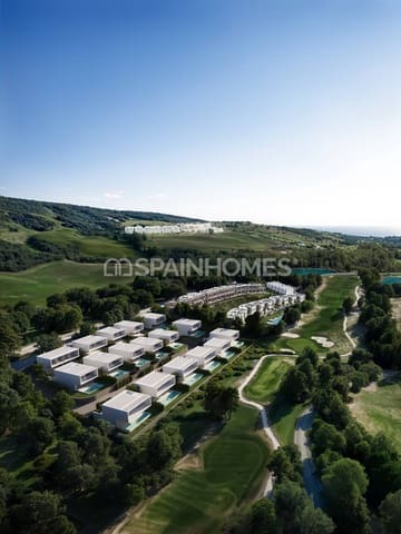 Chalet de 3 habitaciones en Bahía Dorada, Estepona en venta con piscina - 1.400.000 € (Ref: 9485029)