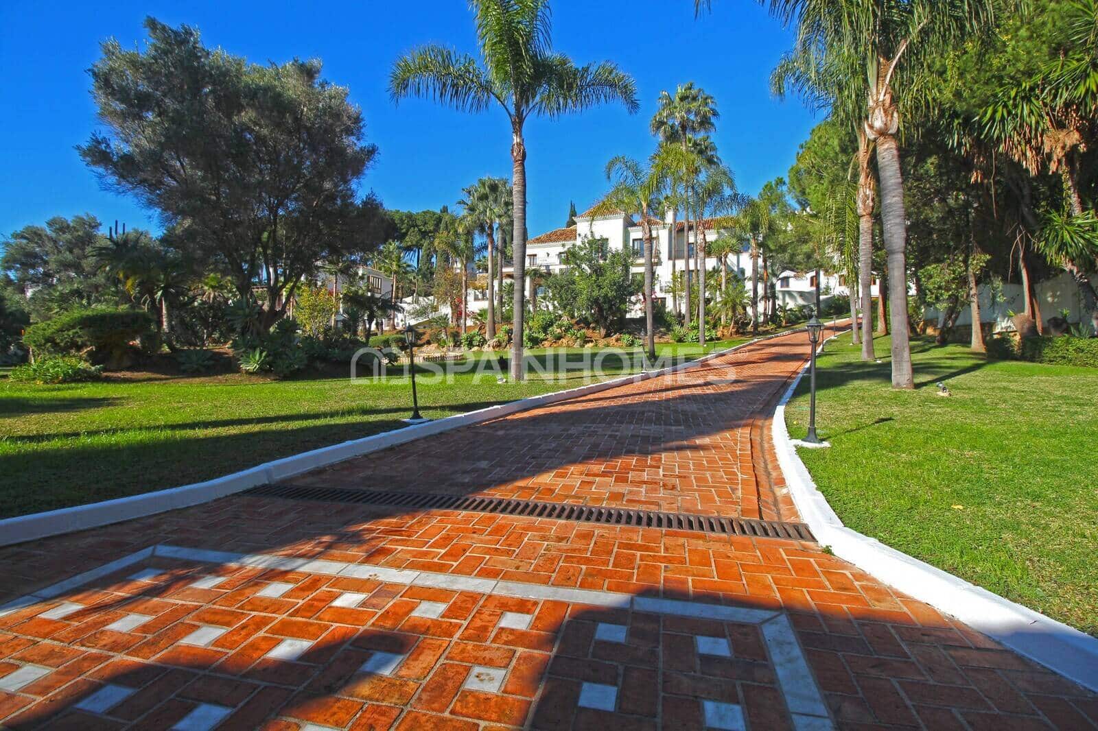 Villa for sale in Benahavis with pool - € 13,950,000 (Ref: 9485035)