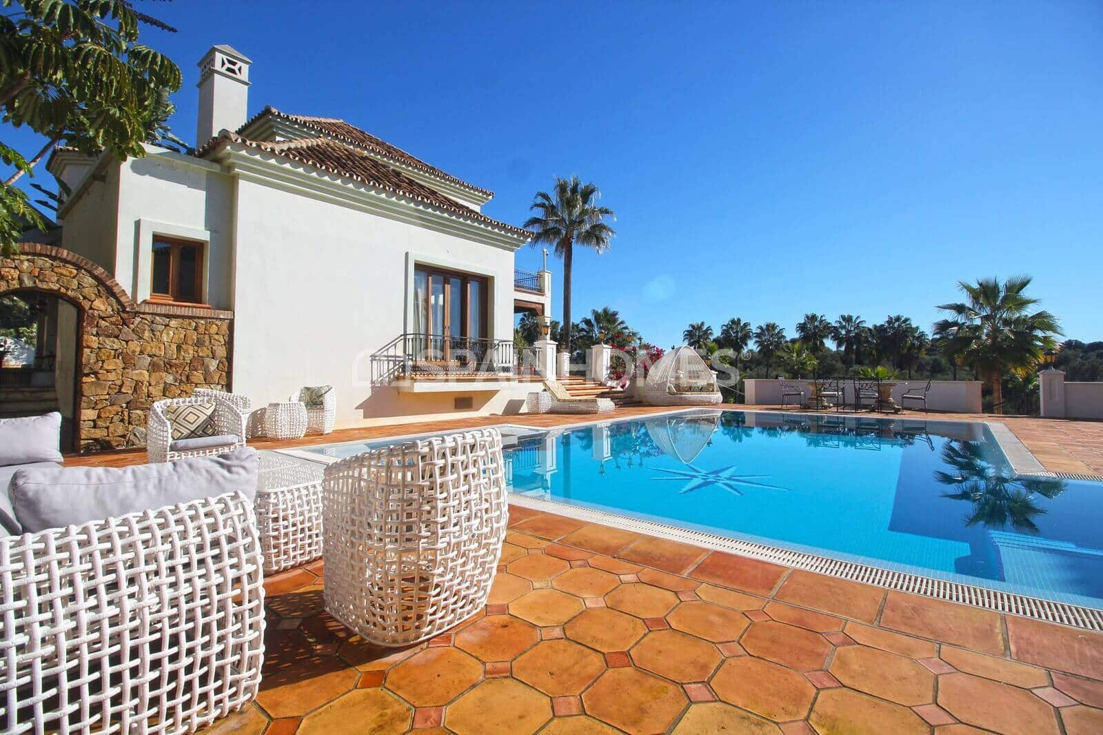 Villa for sale in Benahavis with pool - € 13,950,000 (Ref: 9485035)