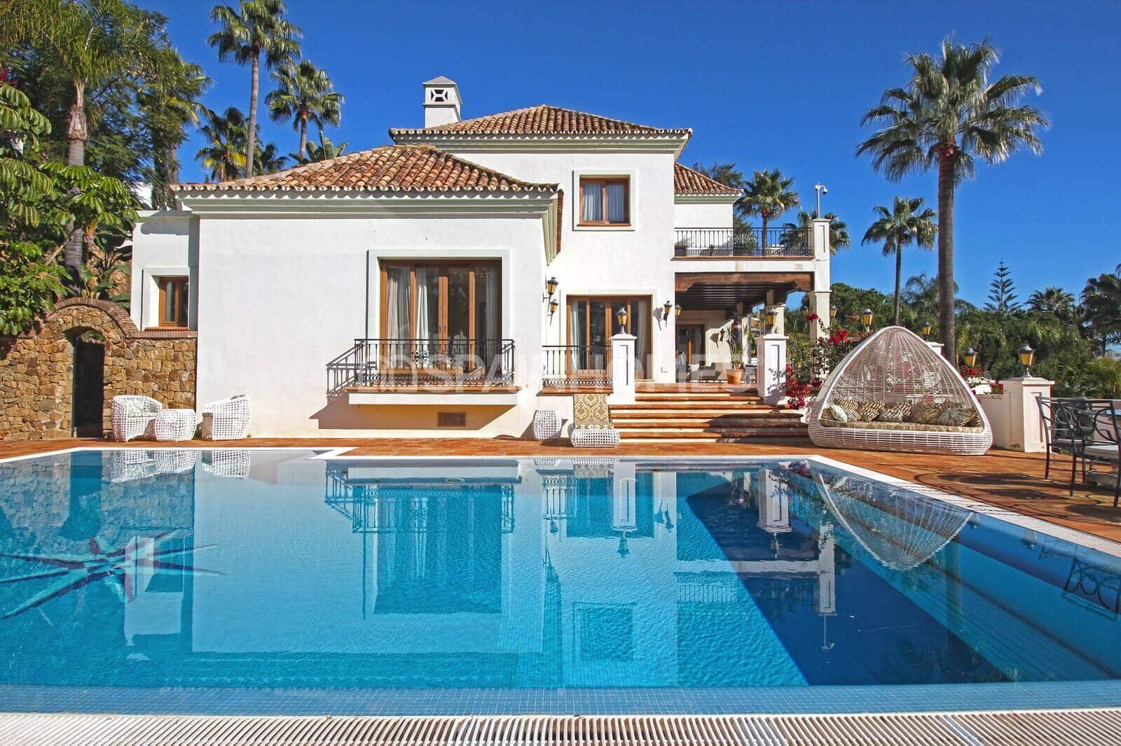 Villa for sale in Benahavis with pool - € 13,950,000 (Ref: 9485035)