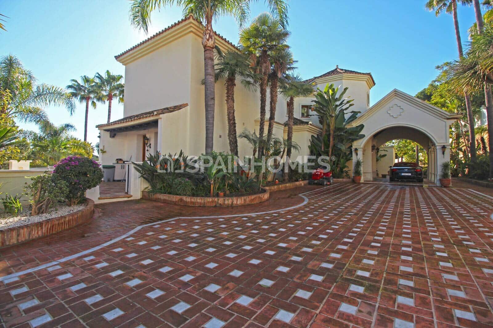 Villa for sale in Benahavis with pool - € 13,950,000 (Ref: 9485035)