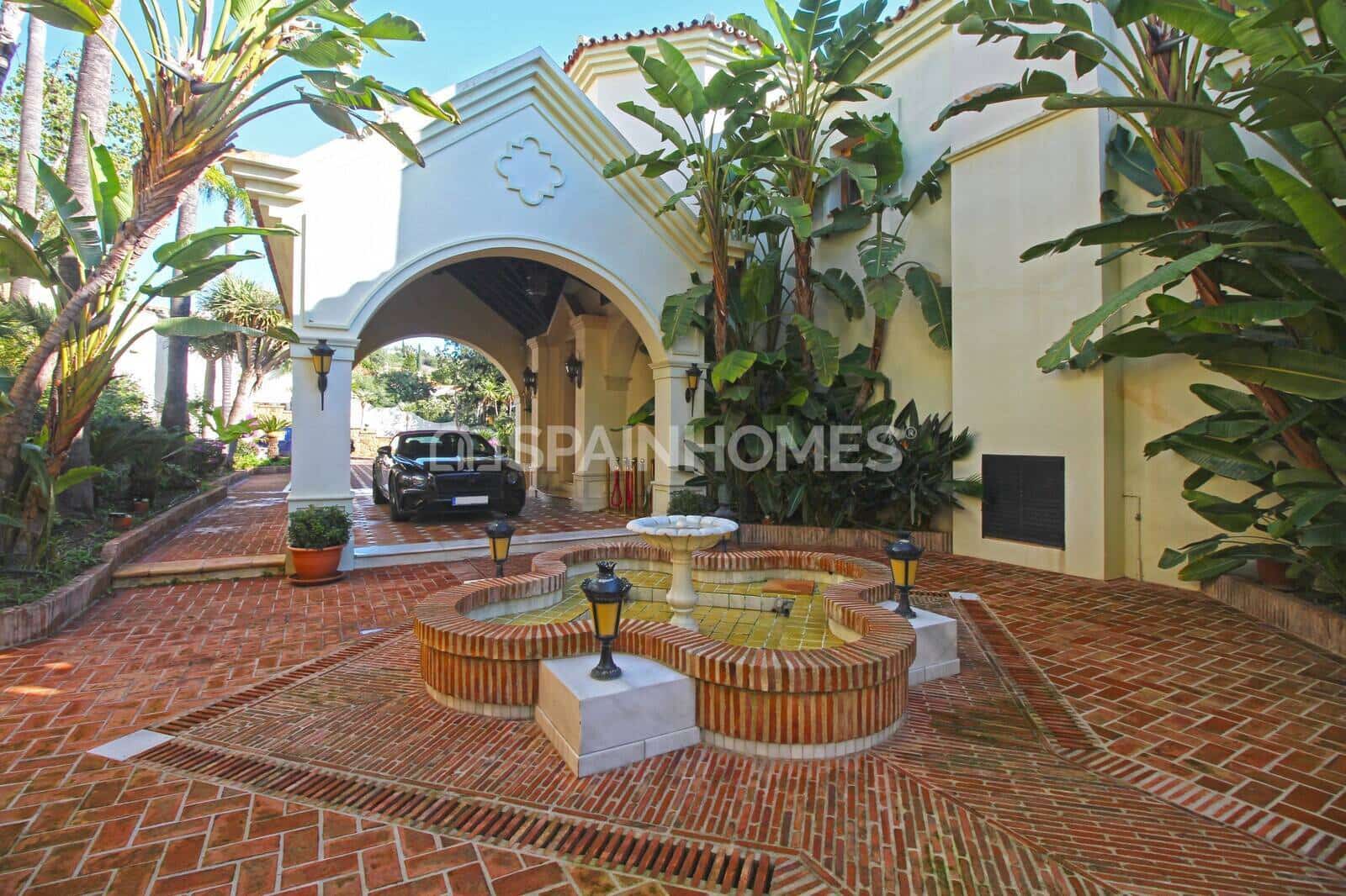 Villa for sale in Benahavis with pool - € 13,950,000 (Ref: 9485035)