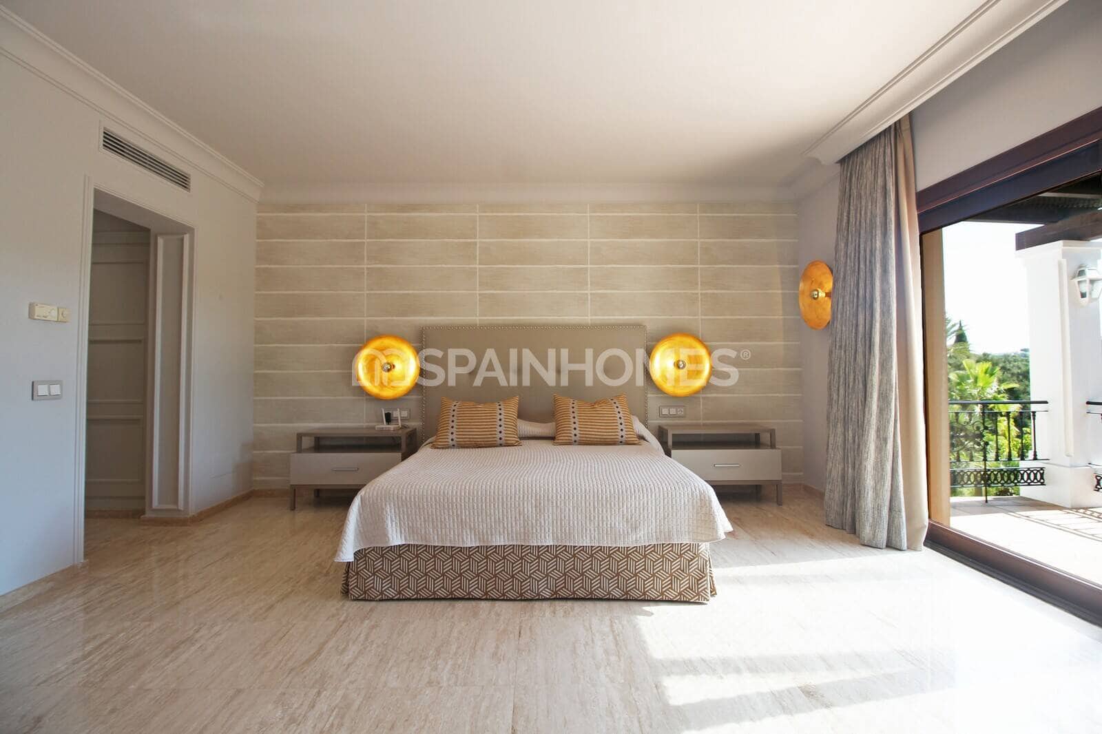 Villa for sale in Benahavis with pool - € 13,950,000 (Ref: 9485035)