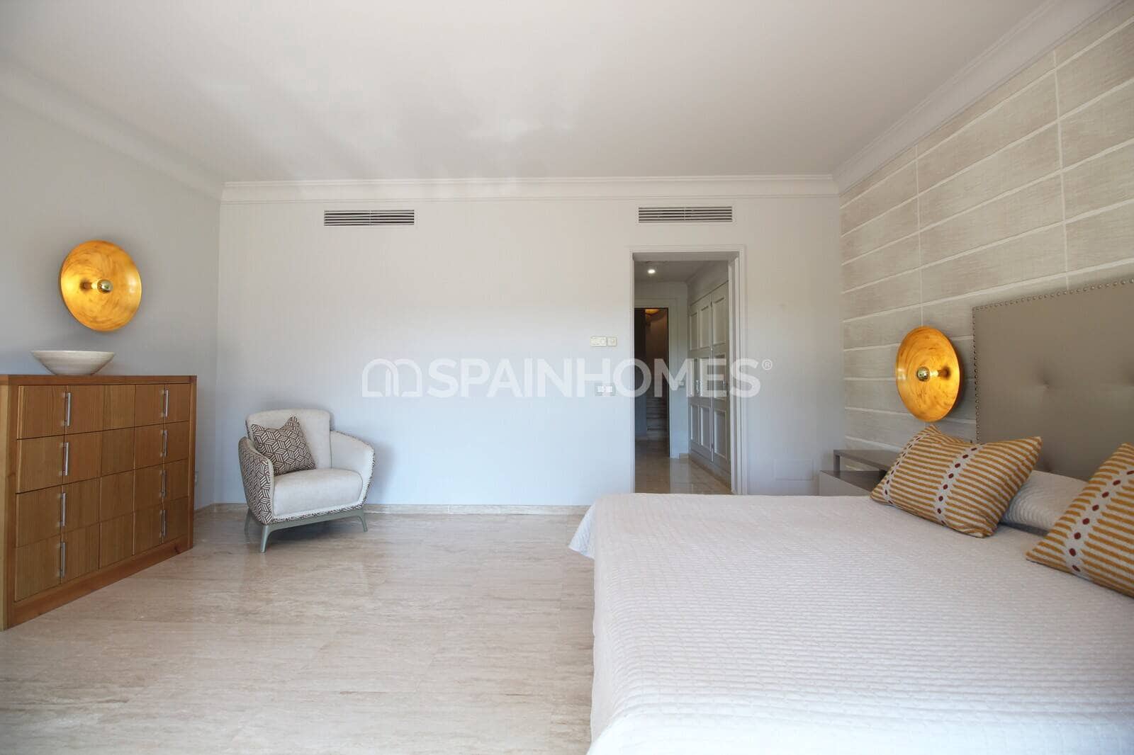 Villa for sale in Benahavis with pool - € 13,950,000 (Ref: 9485035)