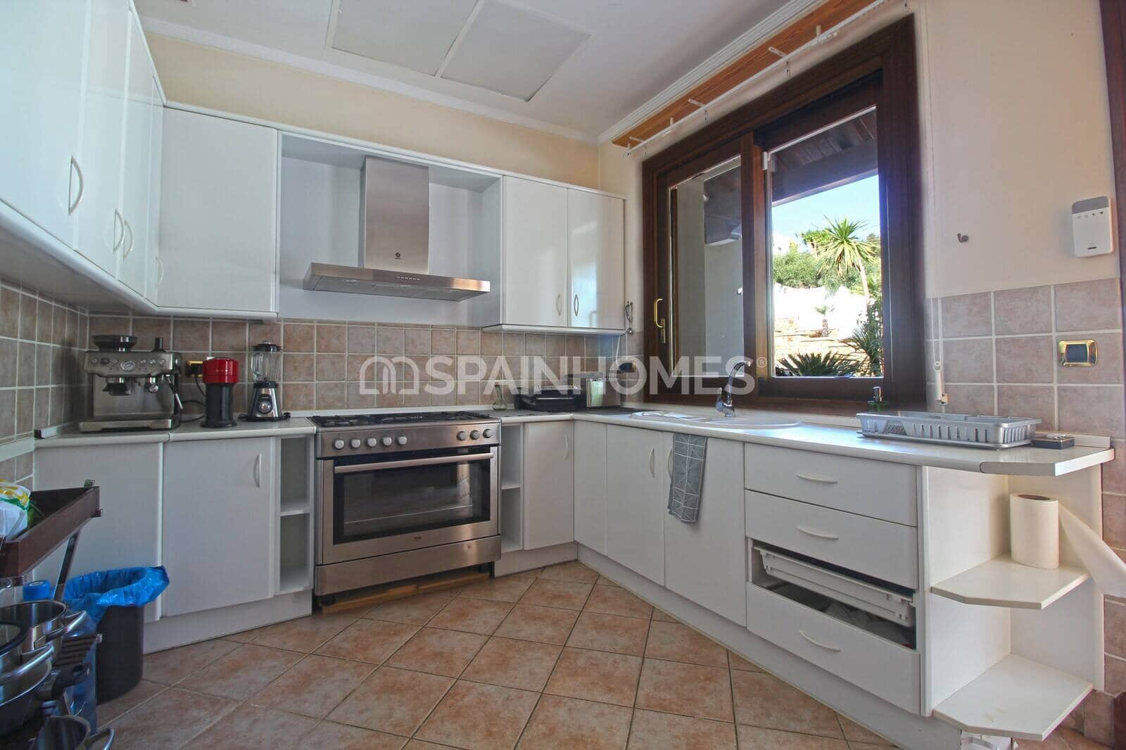 Villa for sale in Benahavis with pool - € 13,950,000 (Ref: 9485035)