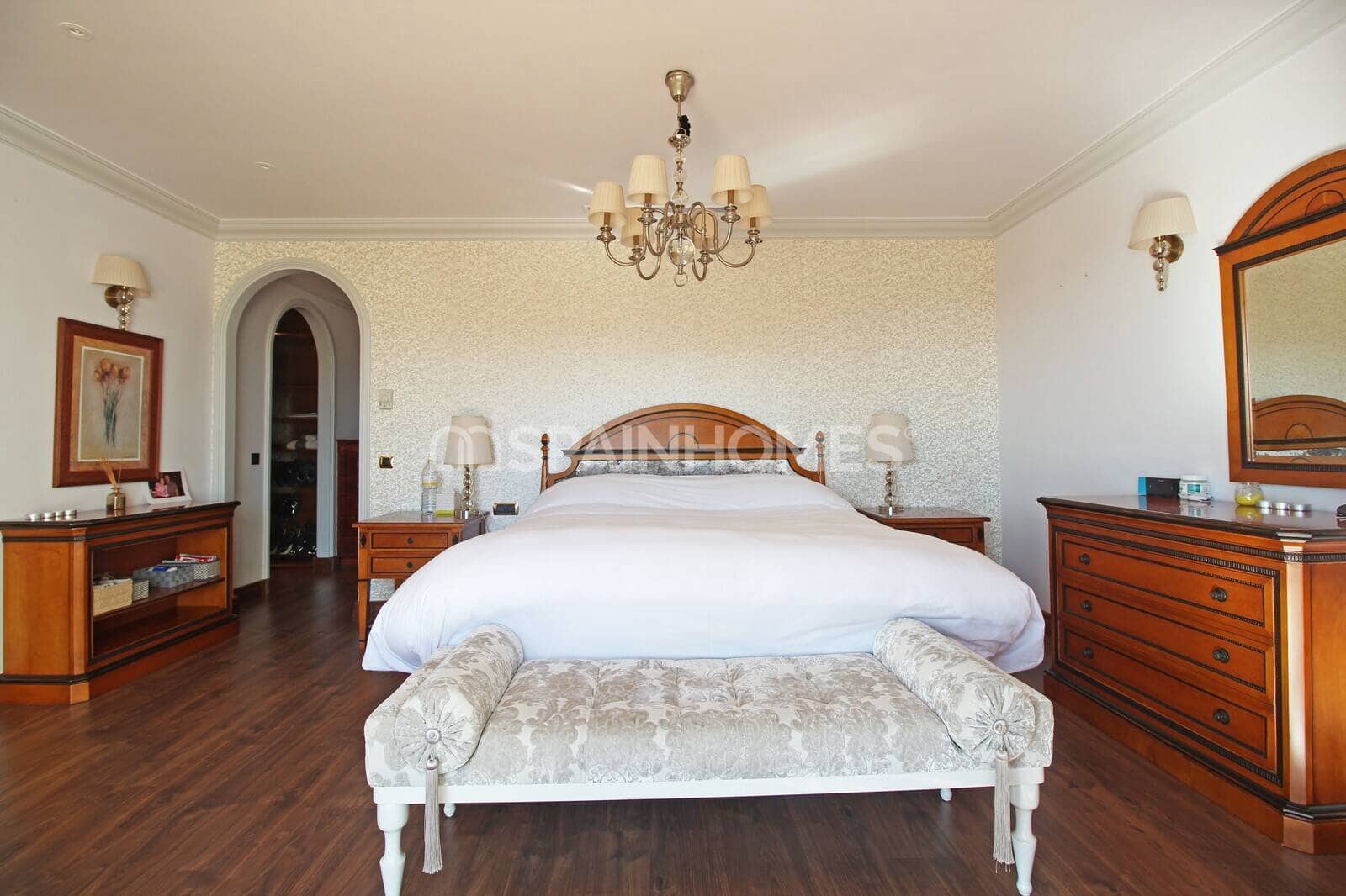 Villa for sale in Benahavis with pool - € 13,950,000 (Ref: 9485035)