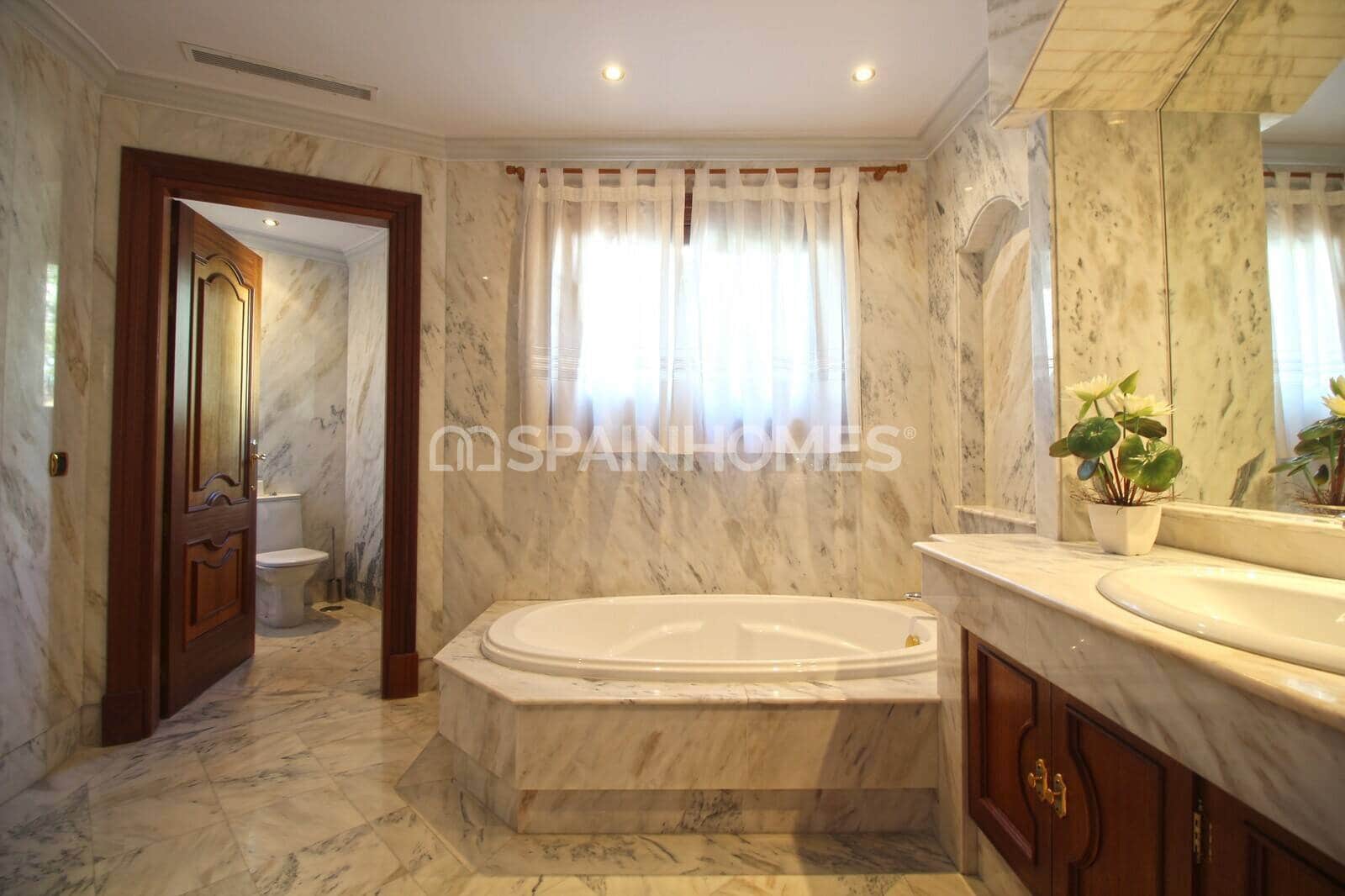 Villa for sale in Benahavis with pool - € 13,950,000 (Ref: 9485035)