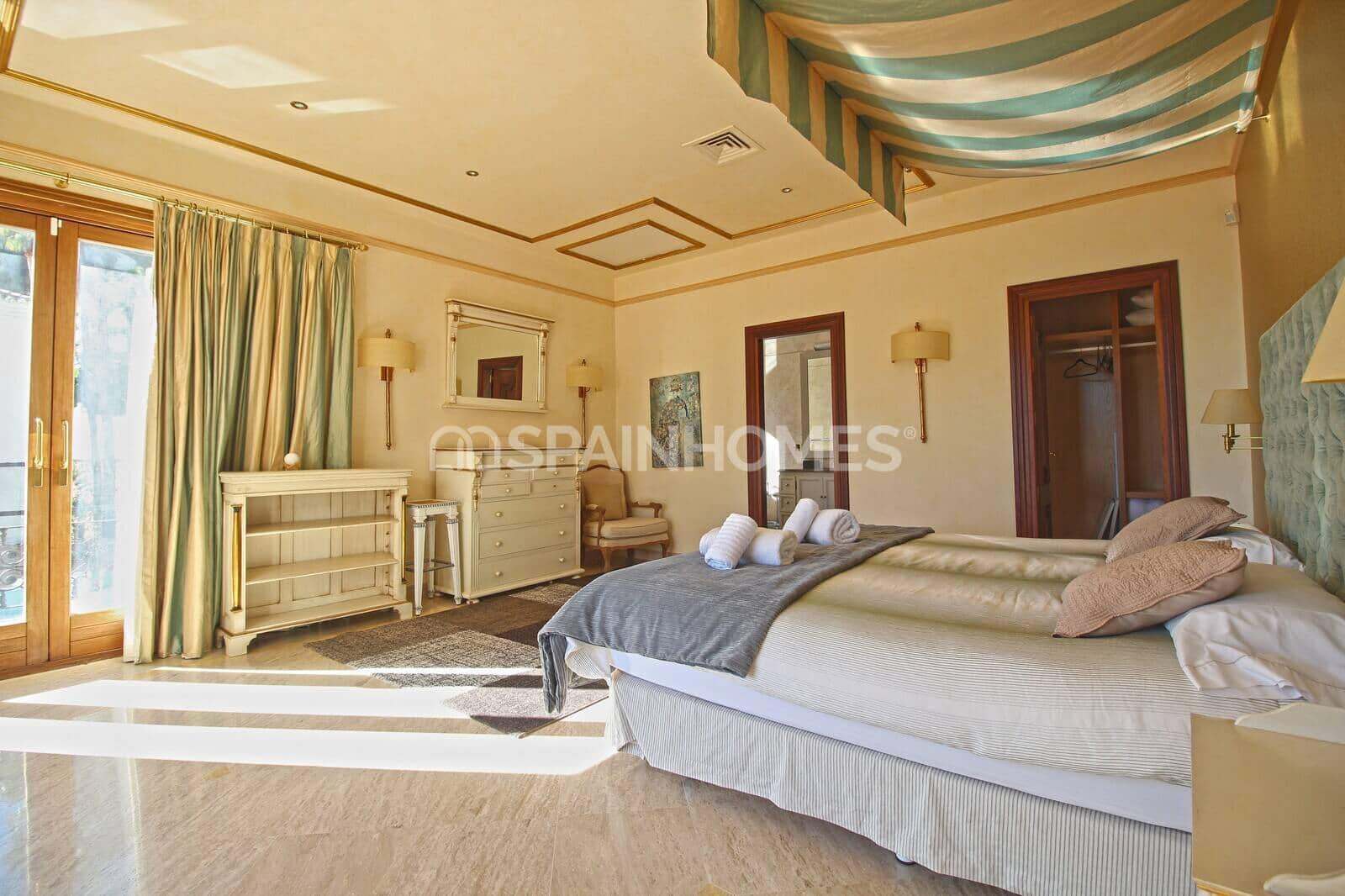 Villa for sale in Benahavis with pool - € 13,950,000 (Ref: 9485035)