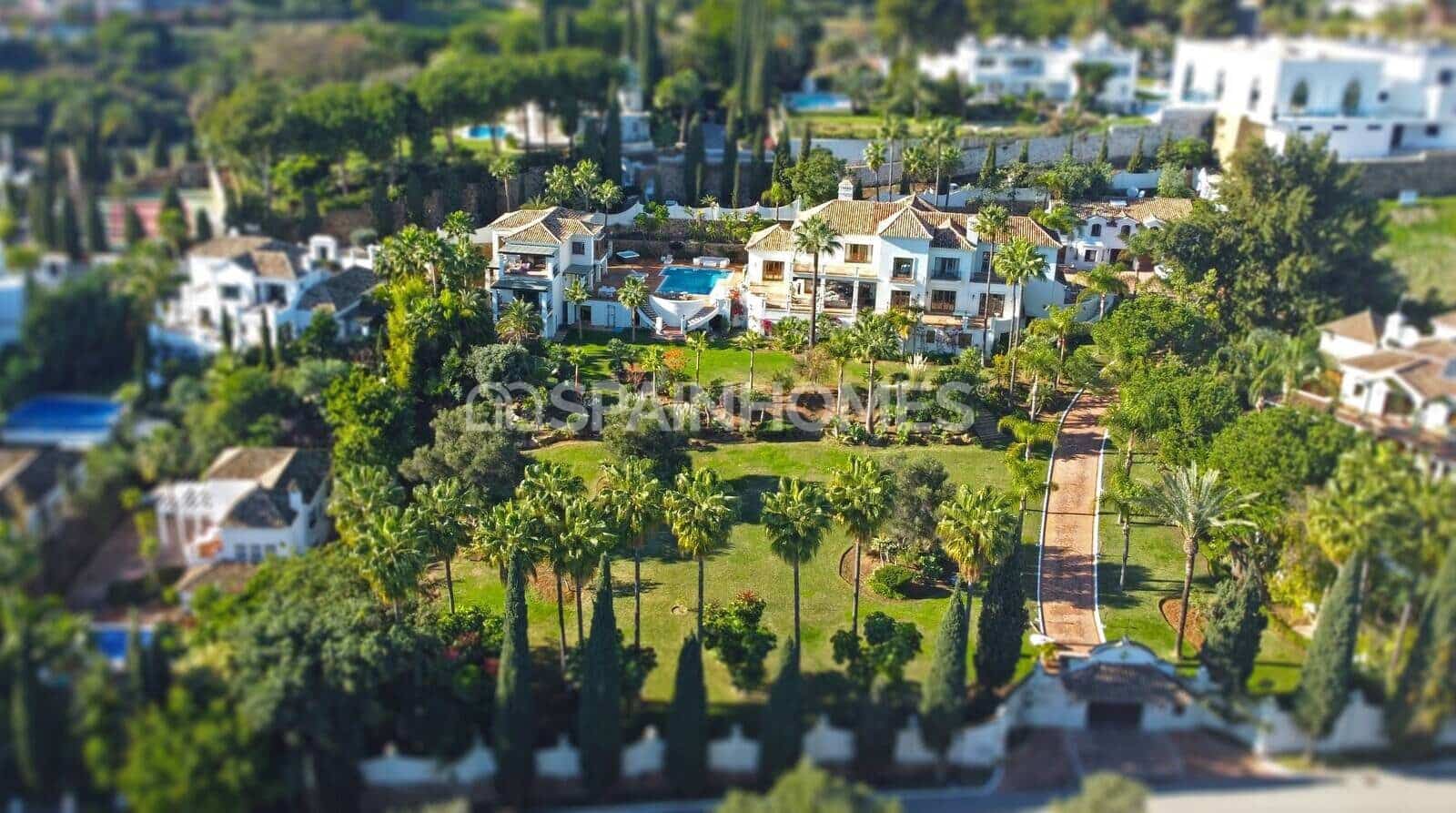 Chalet en Benahavís en venta con piscina garaje - 13.950.000 € (Ref: 9485035)